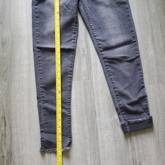 No Boundries High Rise Skinny Jeans - Picture 6 of 6